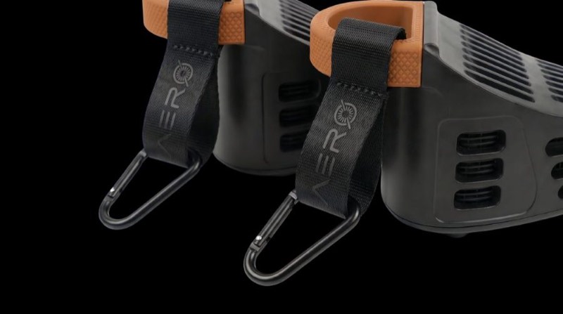 AERØ straps and carabiners in detail
